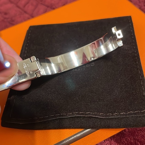 Hermès Peach Clic H Bracelet - Picture 10 of 13